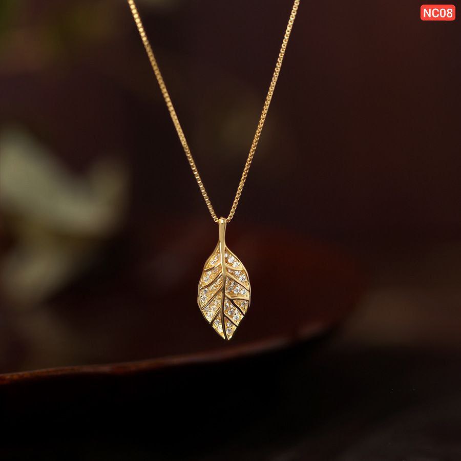 One Leaf Titanium Steel Necklace (18k Gold Plated)