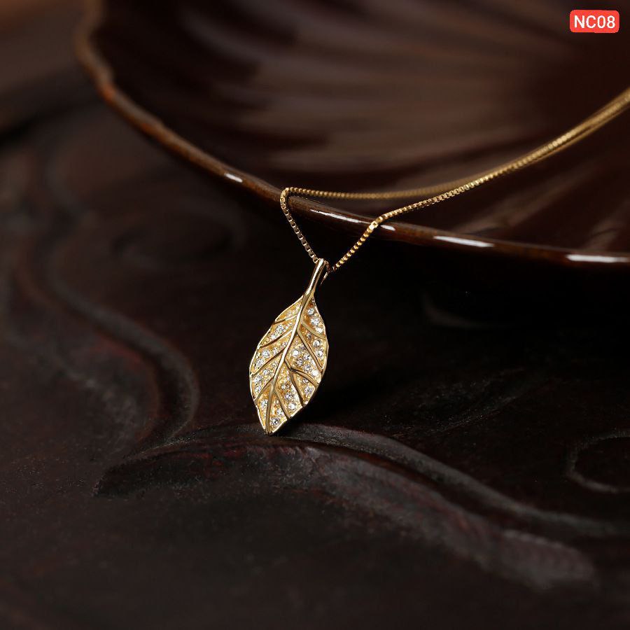 One Leaf Titanium Steel Necklace (18k Gold Plated)