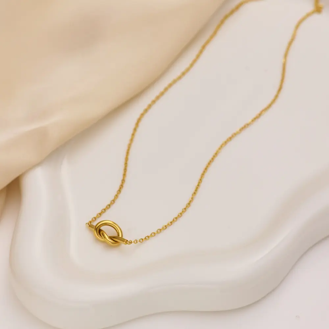 Stylish Knot Necklace (18k Gold Plated)