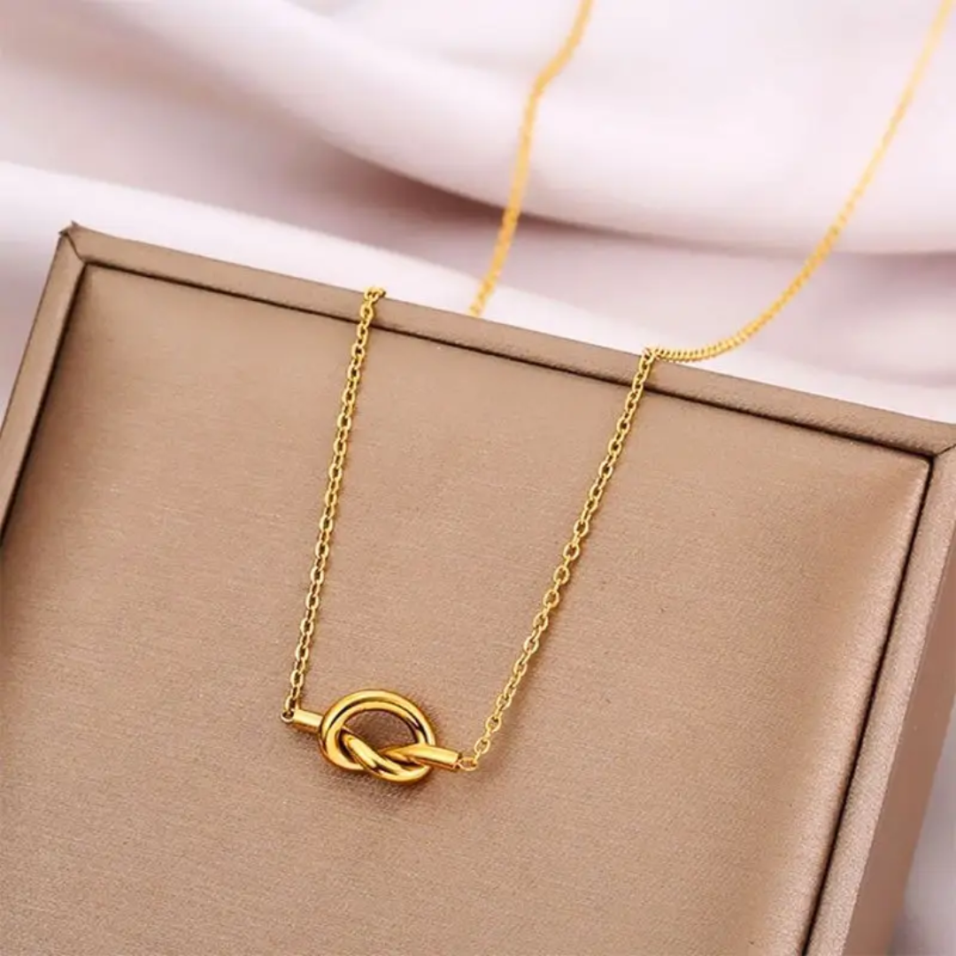 Stylish Knot Necklace (18k Gold Plated)