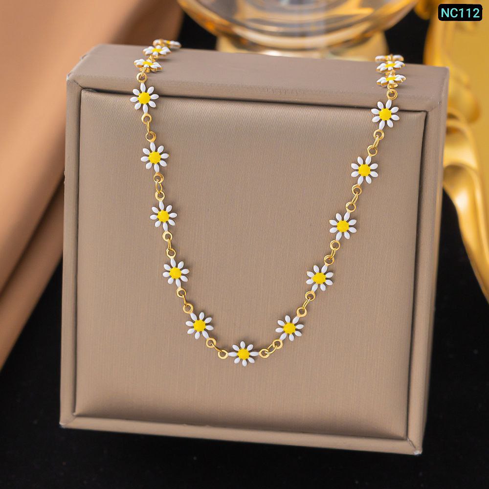 Daisy Necklace 18k Gold Plated