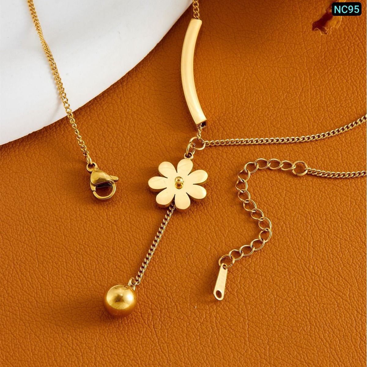 1 Ball 1 Flower 1 Stick Necklace (18k Gold Plated)