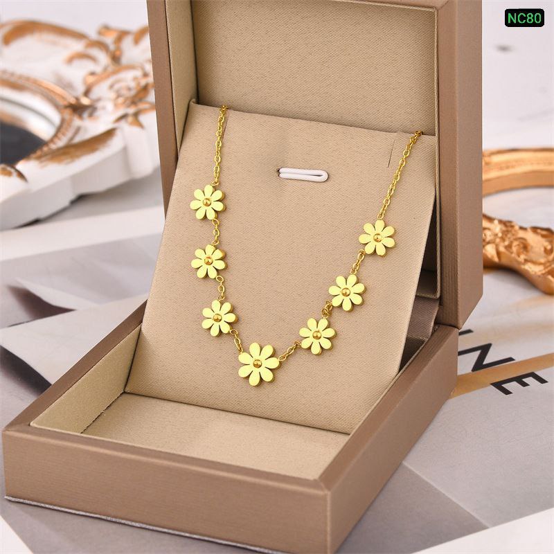 7 Flower Stainless steel Necklace (18K Gold Plated)
