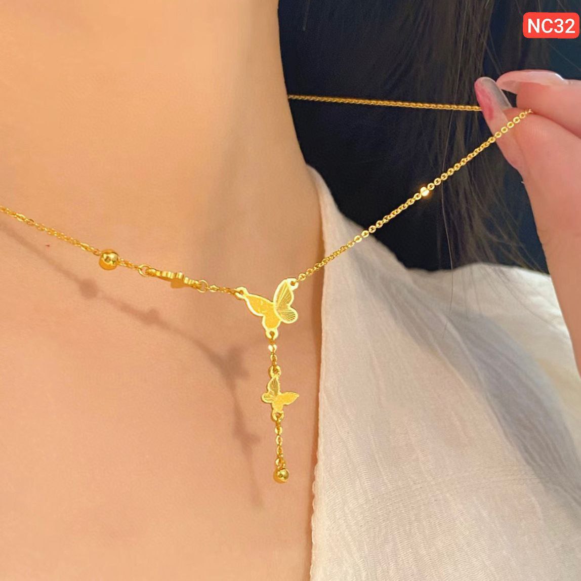 Three Butterfly Hanging Ball Necklace (18k Gold Plated)