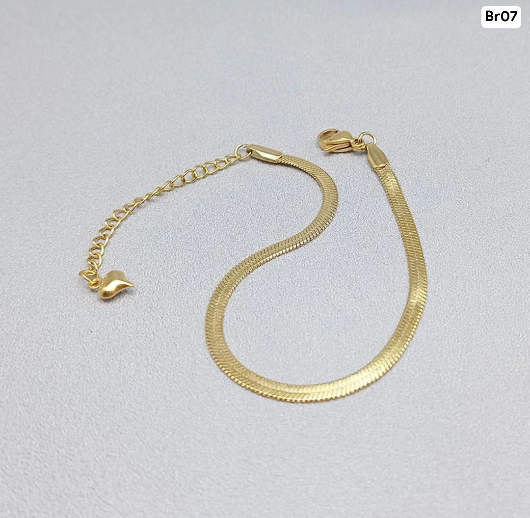 Chain Hanging Love Bracelet (18k Gold Plated)